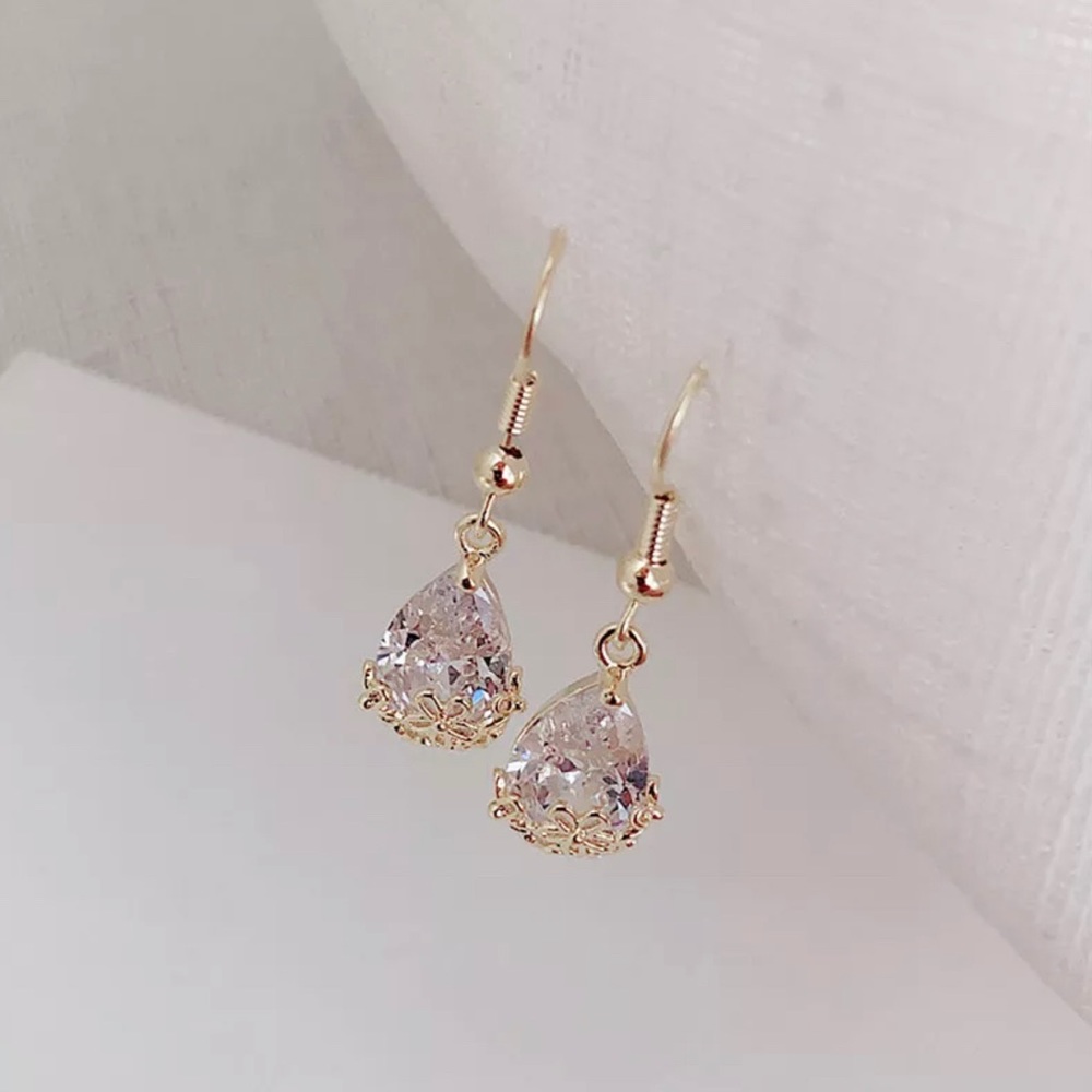 ✨Gold Crystal Drops✨ - Picture 2 of 7